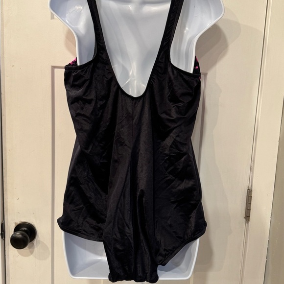 Maxine of Hollywood swimsuit - Picture 4 of 9